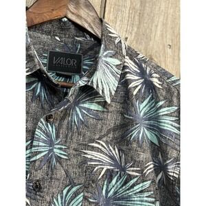 Valor Collective Button Up Shirt Mens Medium Tropical Palm Print